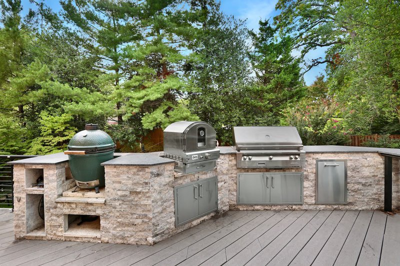 outdoor kitchen