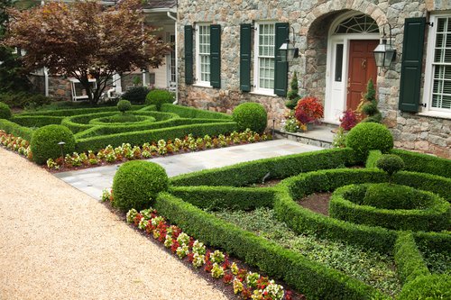 Weaver Front Hedge.jpg